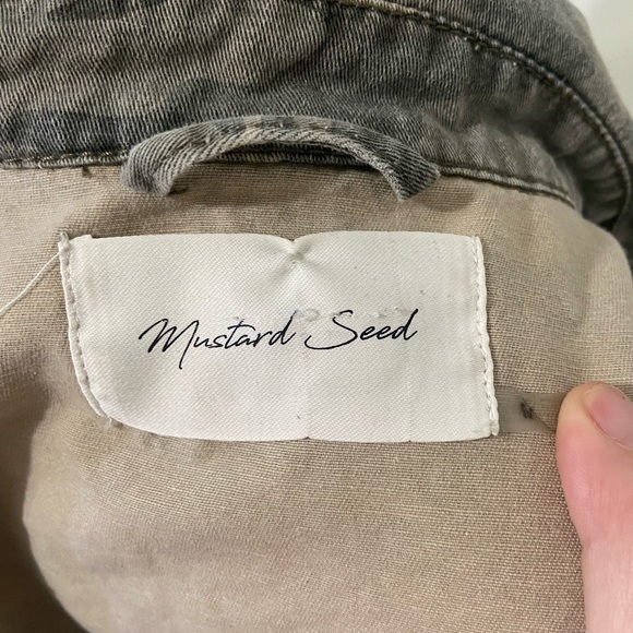 Mustard Seed women's medium distressed cargo pocket button down shacket EUC - Picture 9 of 10